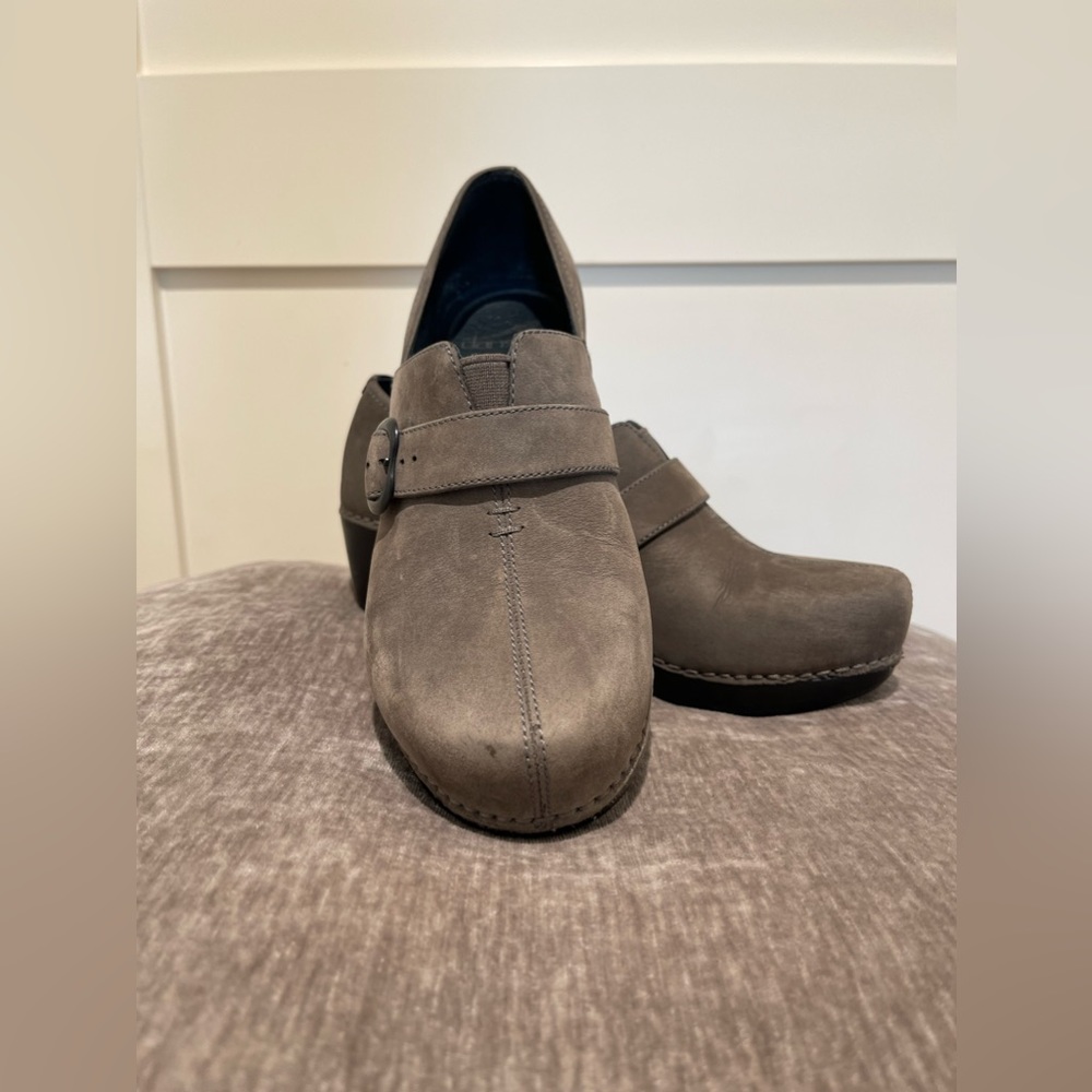 Dansko Brown Leather Tamara Clogs in size 38EU/7US